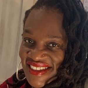 Meet your Posher, Adrienne